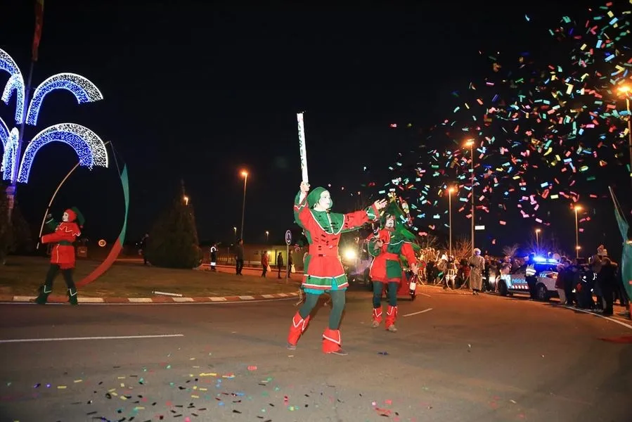 Foto 10 - Los Reyes Magos recorren las calles de Carbajosa para recibir la noche m&aacute;s m&aacute;gica del a&ntilde;o  
