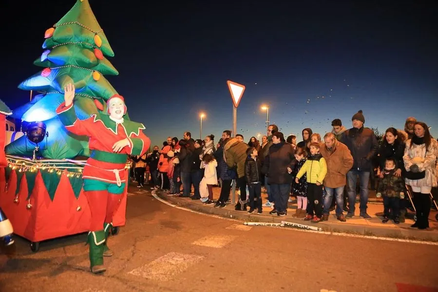 Foto 9 - Los Reyes Magos recorren las calles de Carbajosa para recibir la noche m&aacute;s m&aacute;gica del a&ntilde;o  