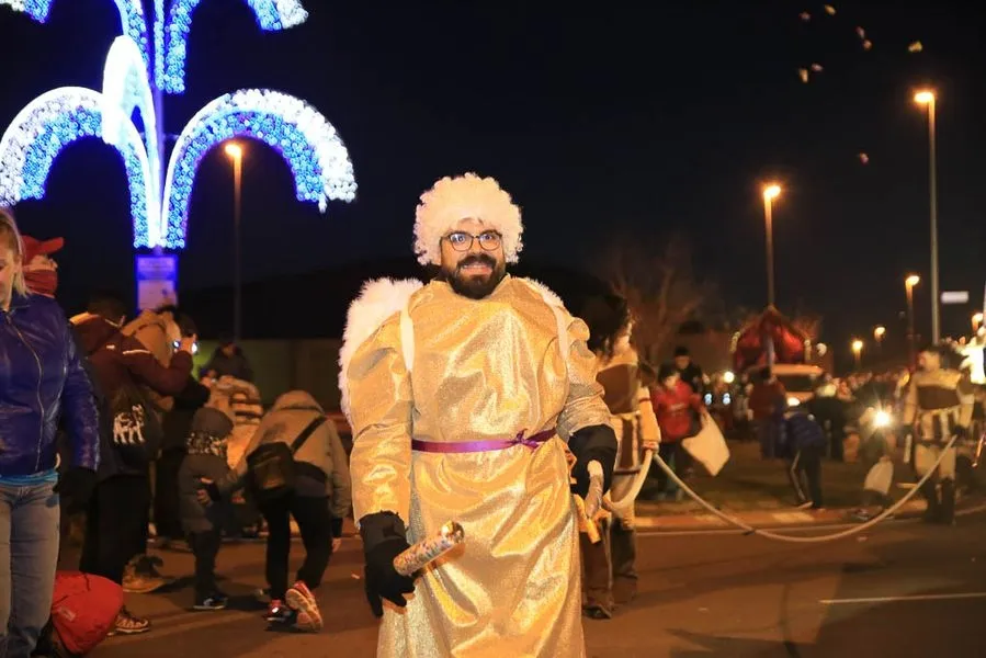 Foto 8 - Los Reyes Magos recorren las calles de Carbajosa para recibir la noche m&aacute;s m&aacute;gica del a&ntilde;o  