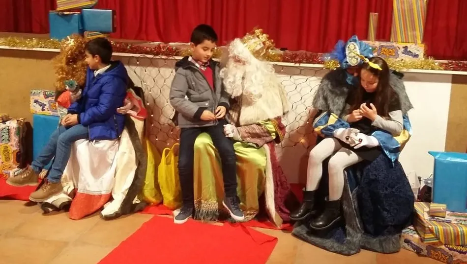 Las calles de Cipérez rebosan de alegría con la llegada de los Reyes Magos  