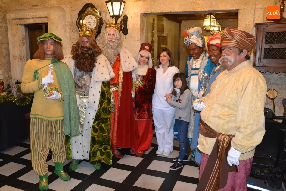 Foto 11 - Animadas visitas de los Magos de Oriente a las residencias de mayores  