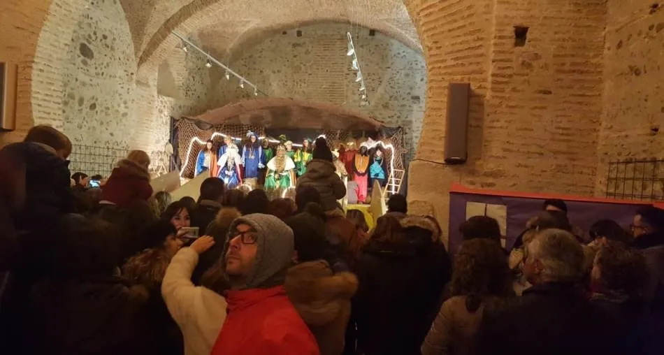 Foto 3 - Los j&oacute;venes gu&iacute;an a los Magos en su estancia en Sancti-Sp&iacute;ritus  