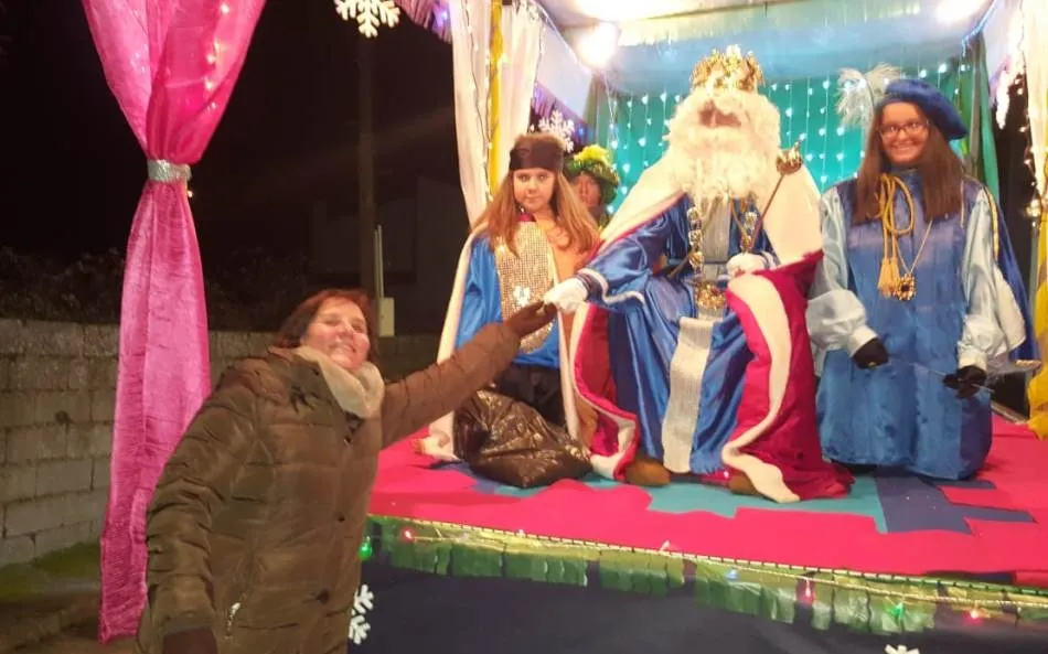Foto 2 - Los j&oacute;venes gu&iacute;an a los Magos en su estancia en Sancti-Sp&iacute;ritus  