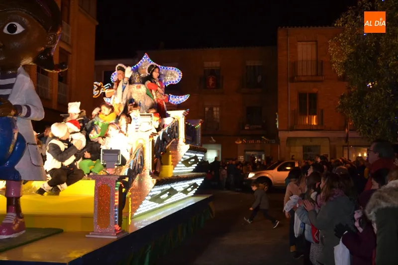 Foto 4 - Los Reyes Magos son recibidos en honor de multitudes durante una animada Cabalgata&nbsp;