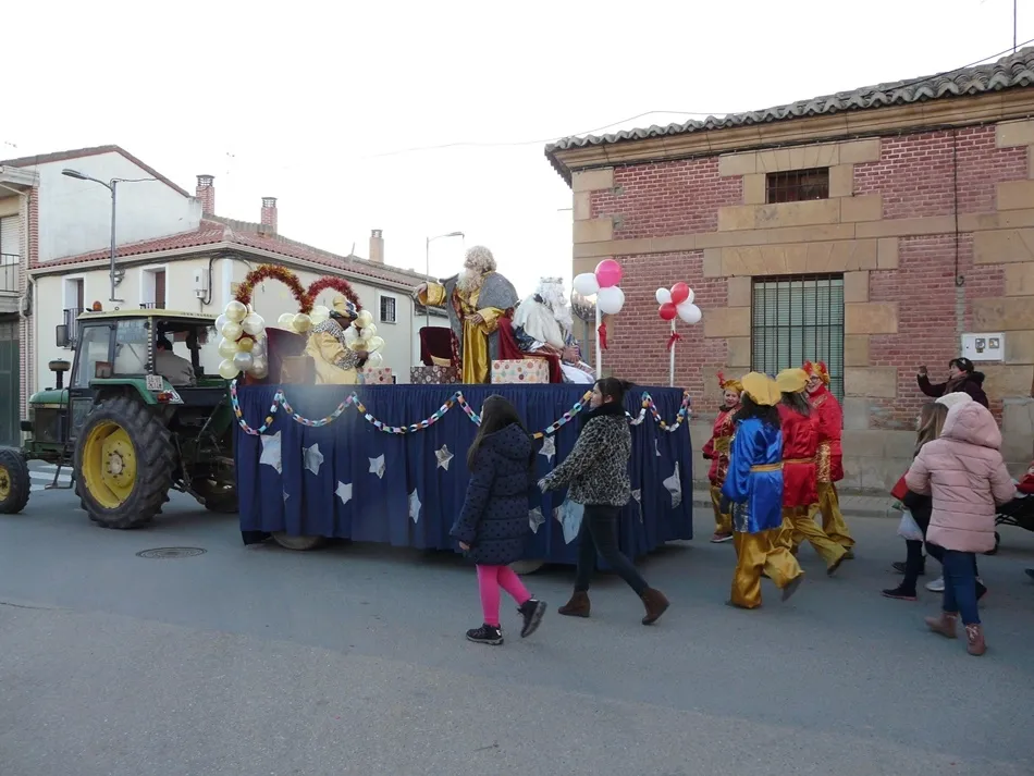 Foto 10 - Los Reyes Magos no faltan a su cita con Villoria  
