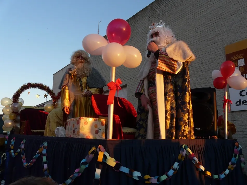 Foto 5 - Los Reyes Magos no faltan a su cita con Villoria  