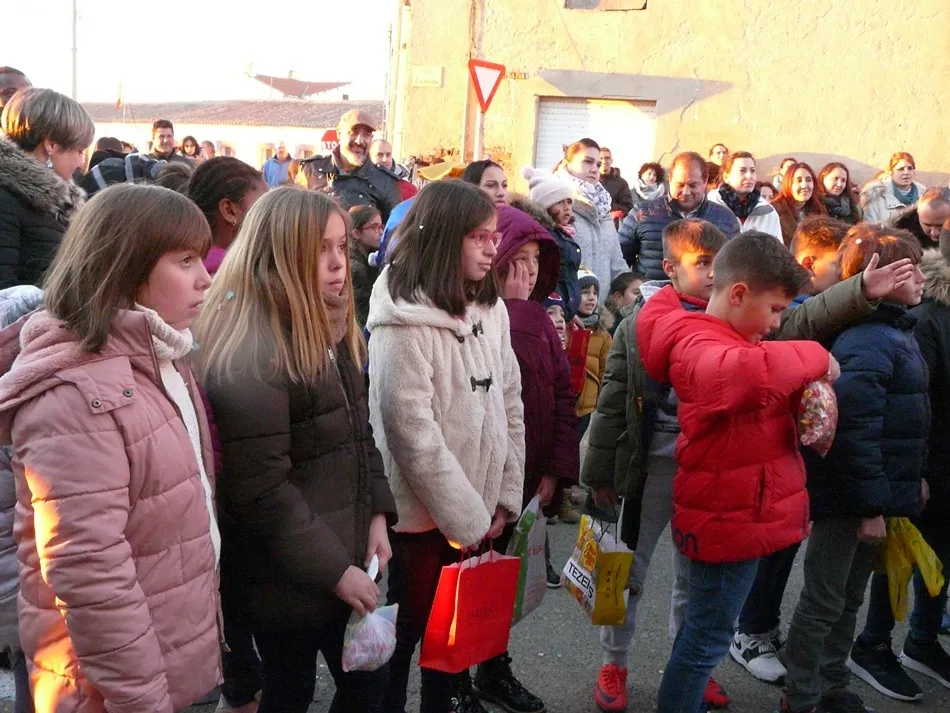 Foto 3 - Los Reyes Magos no faltan a su cita con Villoria  
