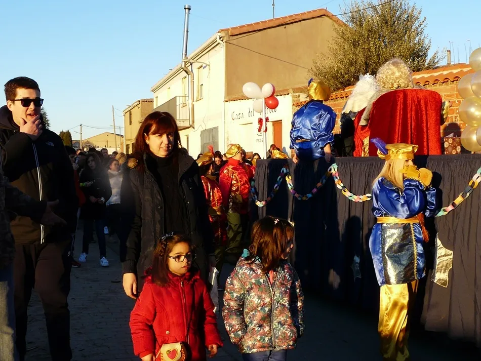 Foto 2 - Los Reyes Magos no faltan a su cita con Villoria  
