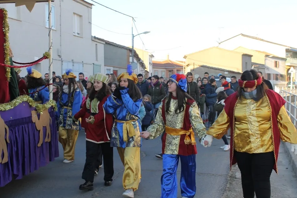 Foto 10 - Los Reyes Magos reparten ilusi&oacute;n y regalos en Villoruela