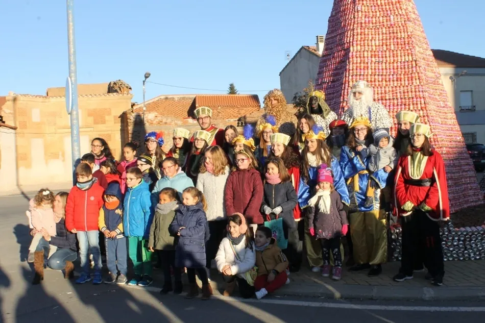 Foto 6 - Los Reyes Magos reparten ilusi&oacute;n y regalos en Villoruela