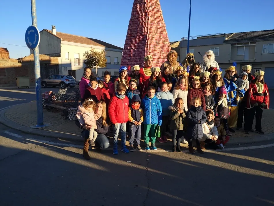 Foto 4 - Los Reyes Magos reparten ilusi&oacute;n y regalos en Villoruela