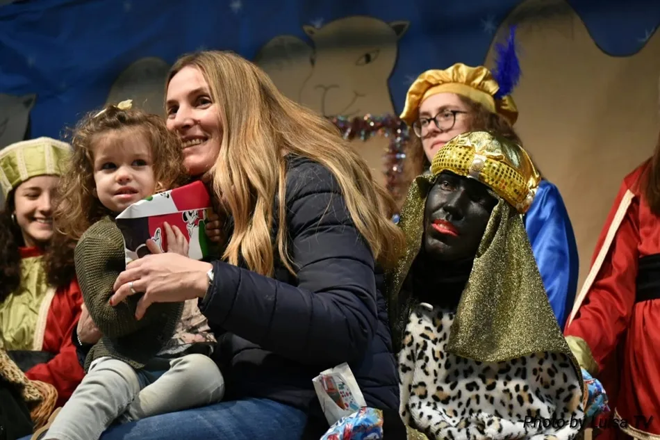Foto 3 - Los Reyes Magos reparten ilusi&oacute;n y regalos en Villoruela