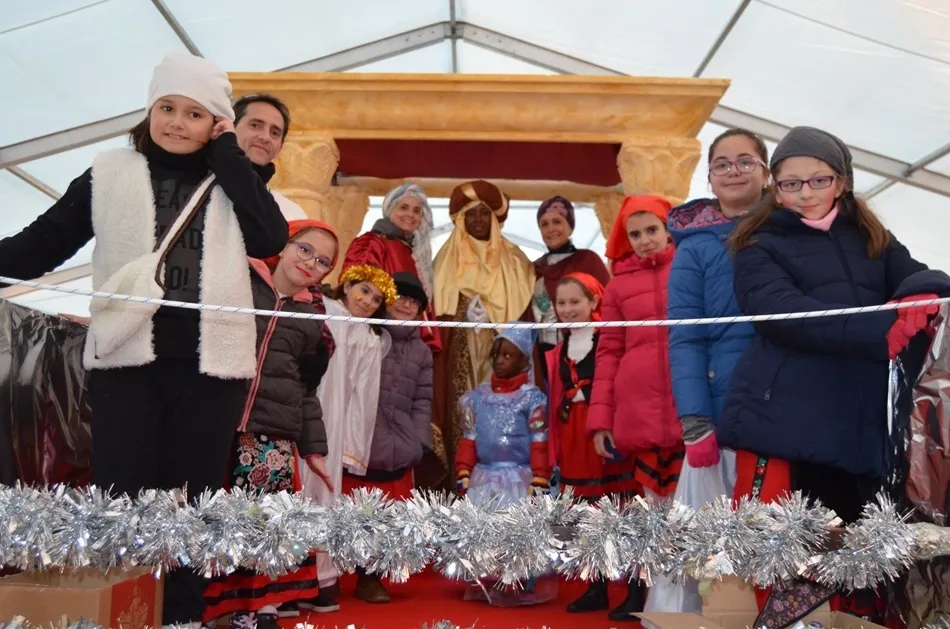 Foto 7 - Los Reyes Magos llegan a Villares de la Reina en sus nuevas carrozas