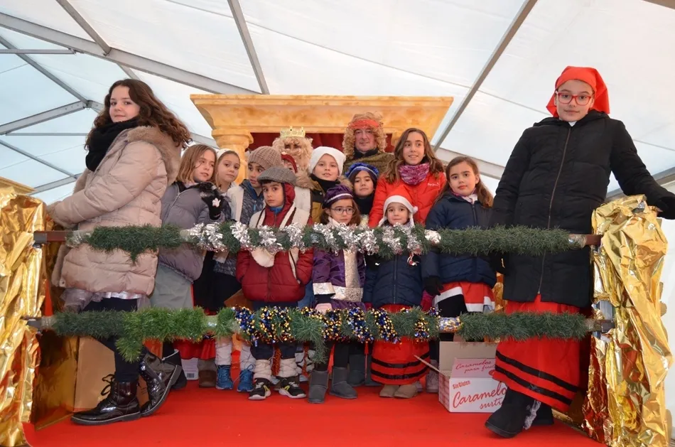 Foto 8 - Los Reyes Magos llegan a Villares de la Reina en sus nuevas carrozas