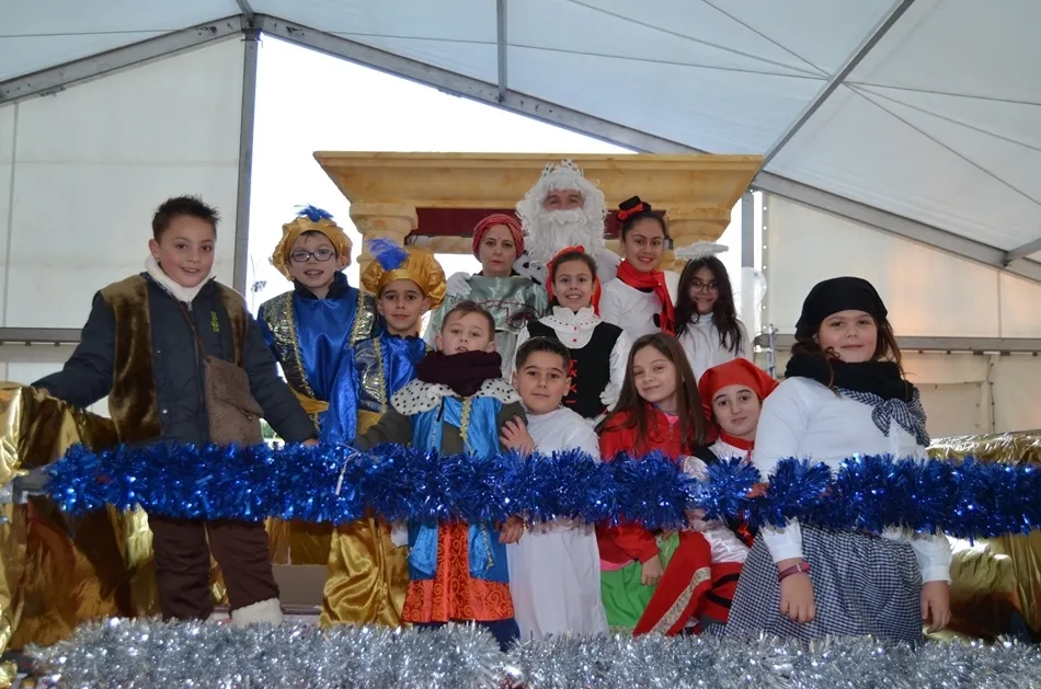 Foto 9 - Los Reyes Magos llegan a Villares de la Reina en sus nuevas carrozas