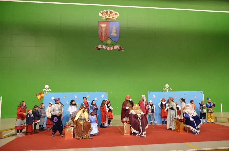Foto 3 - Los Reyes Magos llegan a Villares de la Reina en sus nuevas carrozas