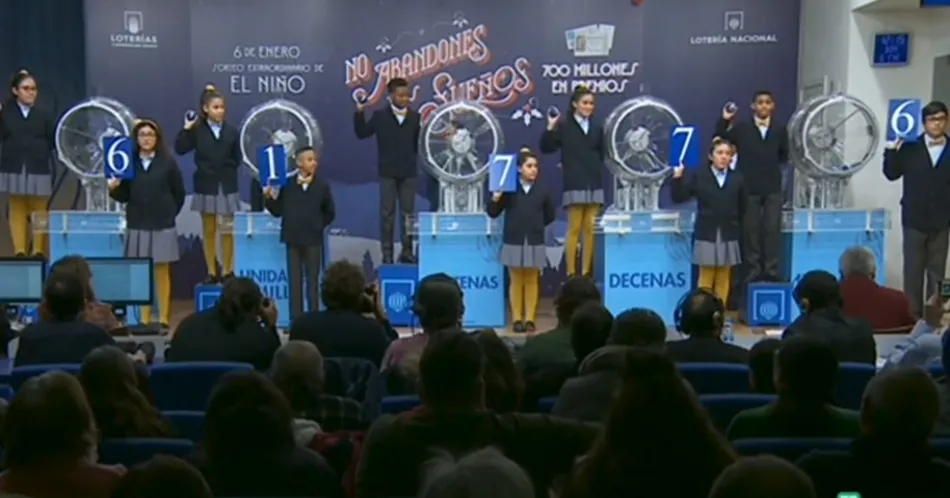 Foto 3 - Salamanca, B&eacute;jar y Santa Marta, agraciadas con el segundo premio del Sorteo del Ni&ntilde;o con el...