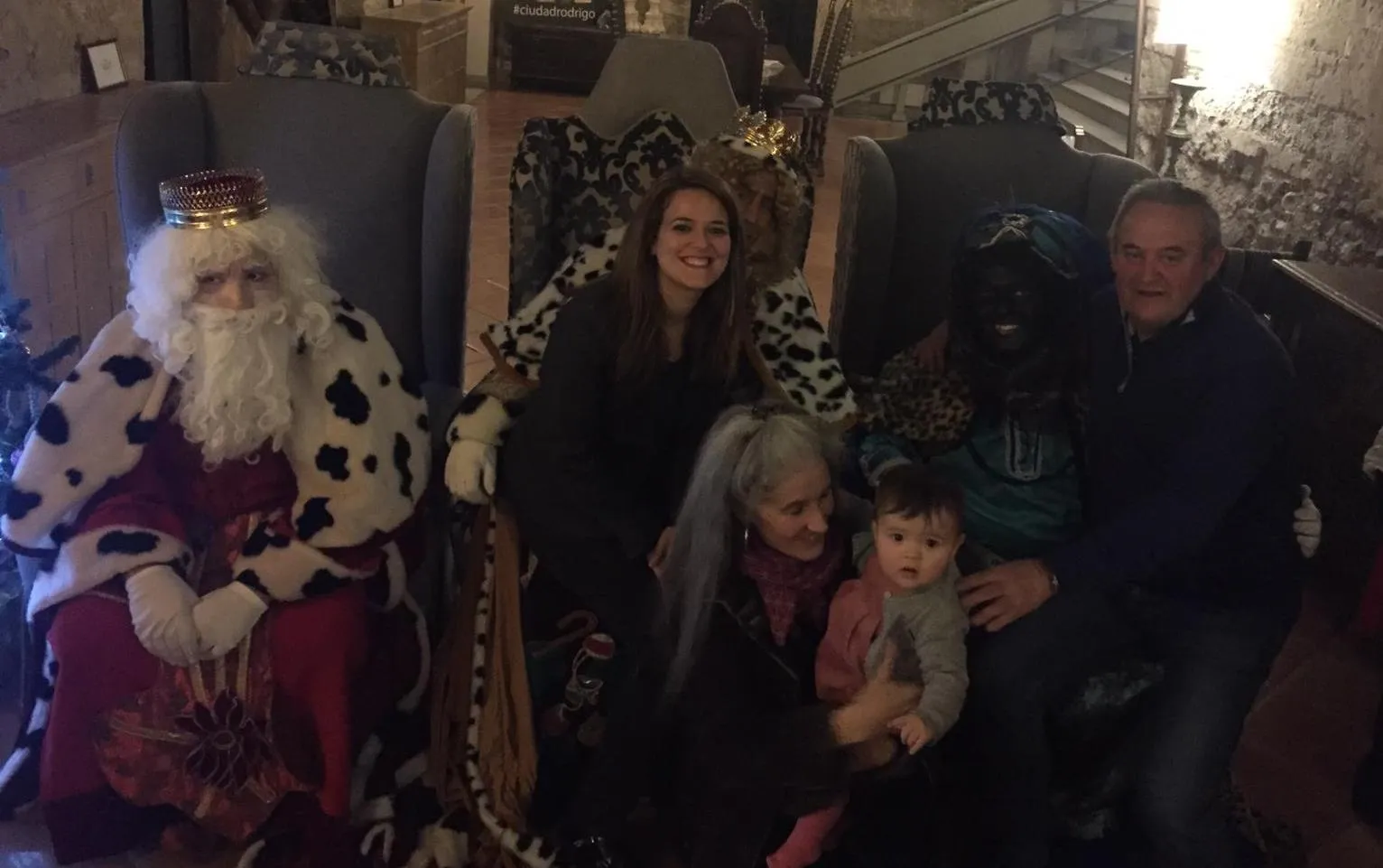 Foto 2 - El Parador vive una noche de Reyes repleta de ilusi&oacute;n con visita incluida de los Magos  
