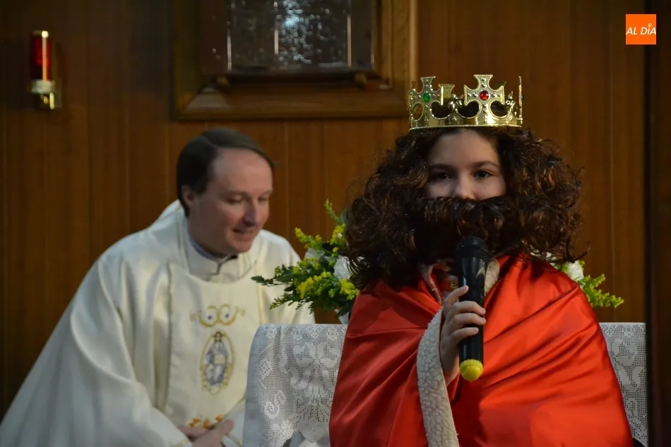 Foto 6 - Lleno a rebosar en la &uacute;ltima misa de la Navidad en el Colegio Misioneras de la Providencia  