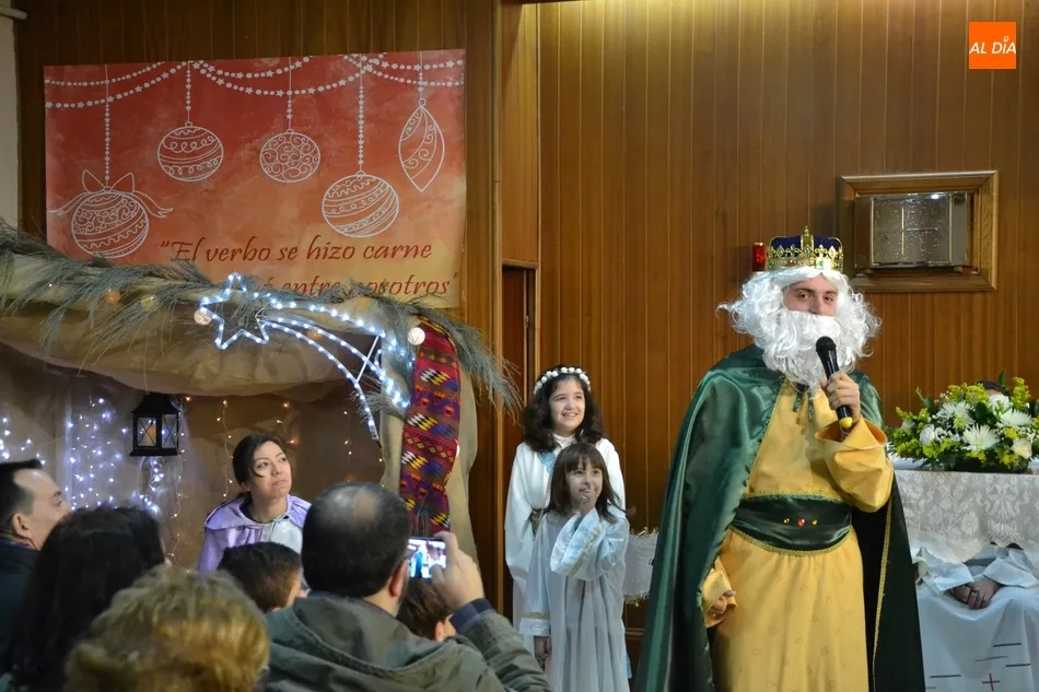 Foto 7 - Lleno a rebosar en la &uacute;ltima misa de la Navidad en el Colegio Misioneras de la Providencia  