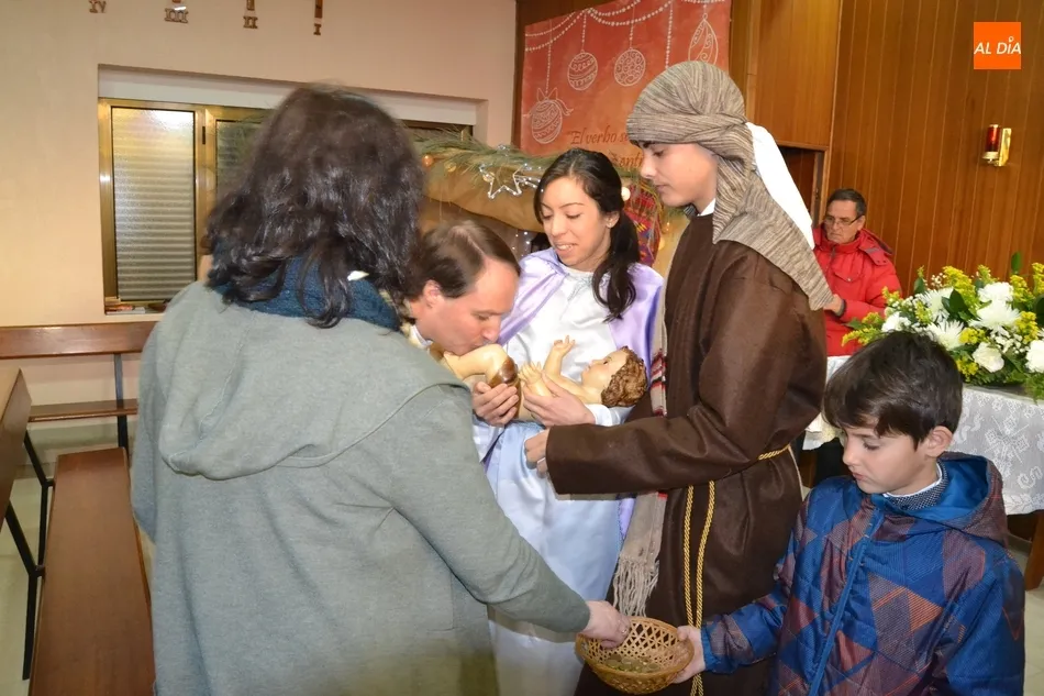 Foto 9 - Lleno a rebosar en la &uacute;ltima misa de la Navidad en el Colegio Misioneras de la Providencia  