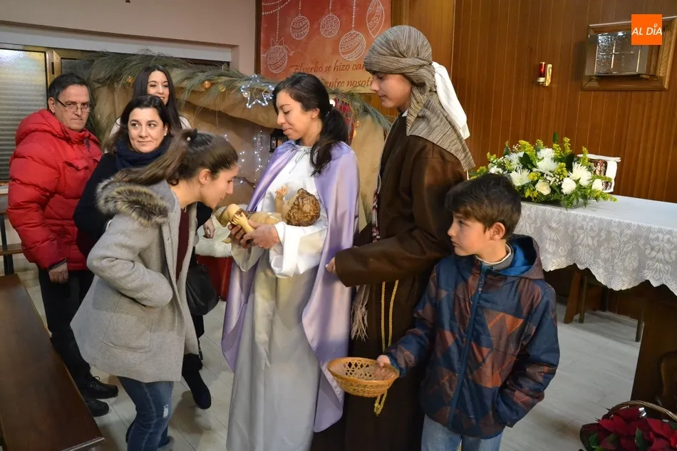 Foto 2 - Lleno a rebosar en la &uacute;ltima misa de la Navidad en el Colegio Misioneras de la Providencia  