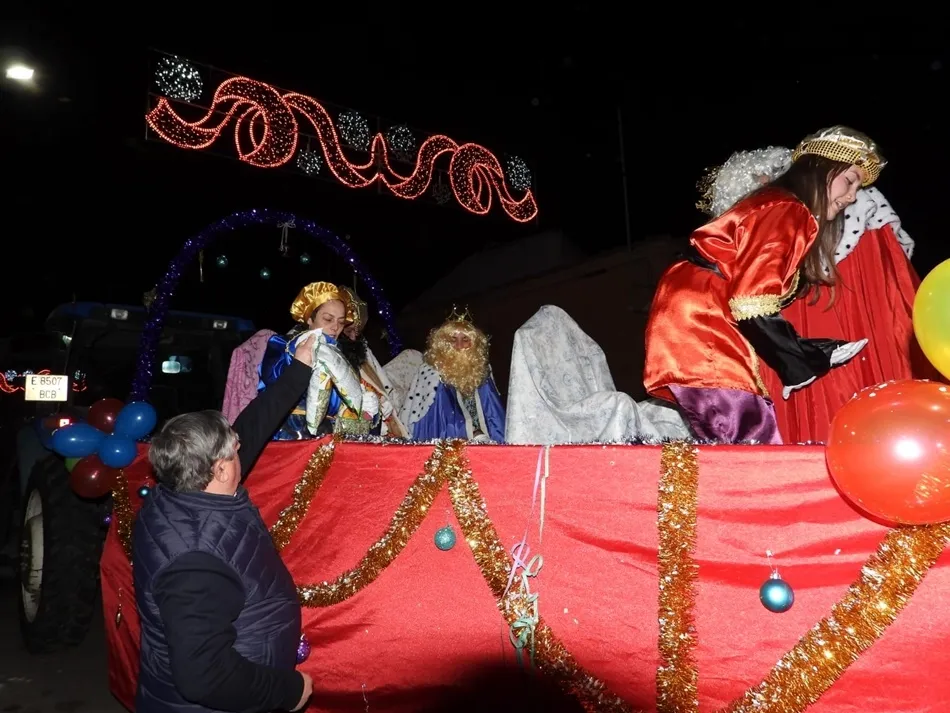 Foto 2 - C&aacute;lida bienvenida a los Reyes Magos en Aldearrubia