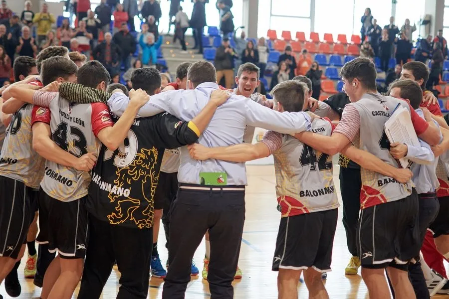 Foto 5 - La selecci&oacute;n masculina de balonmano&nbsp;luchar&aacute; por el oro en el campeonato de Espa&ntilde;a  
