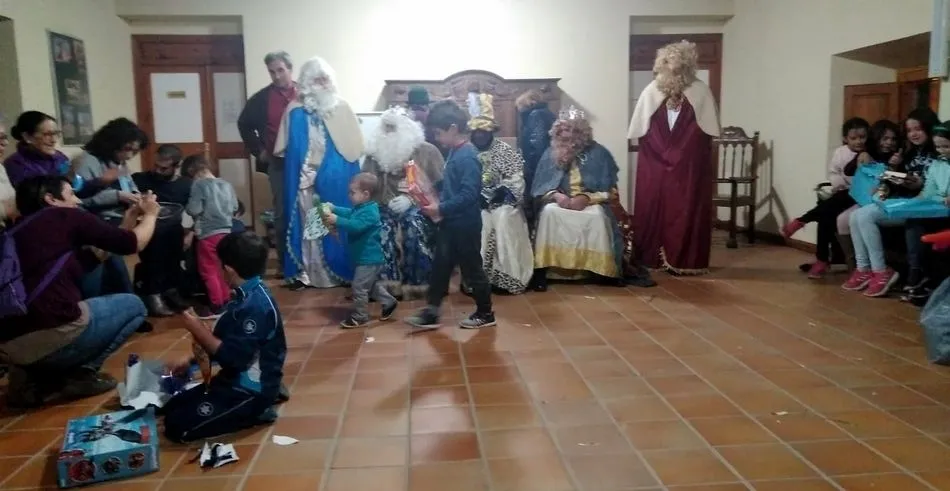 Foto 11 - Melchor, Gaspar y Baltasar llegan cargados de regalos a Sobradillo  