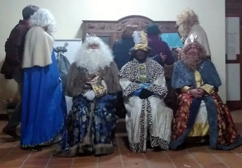 Foto 10 - Melchor, Gaspar y Baltasar llegan cargados de regalos a Sobradillo  