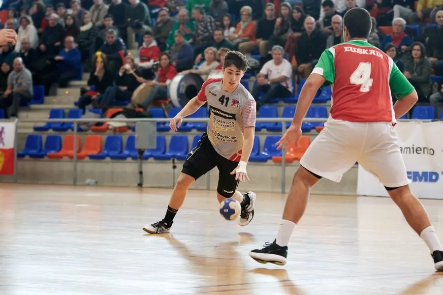 Foto 2 - La selecci&oacute;n masculina de balonmano&nbsp;luchar&aacute; por el oro en el campeonato de Espa&ntilde;a  