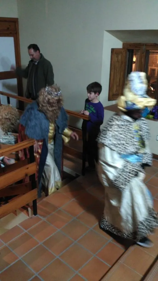 Foto 6 - Melchor, Gaspar y Baltasar llegan cargados de regalos a Sobradillo  