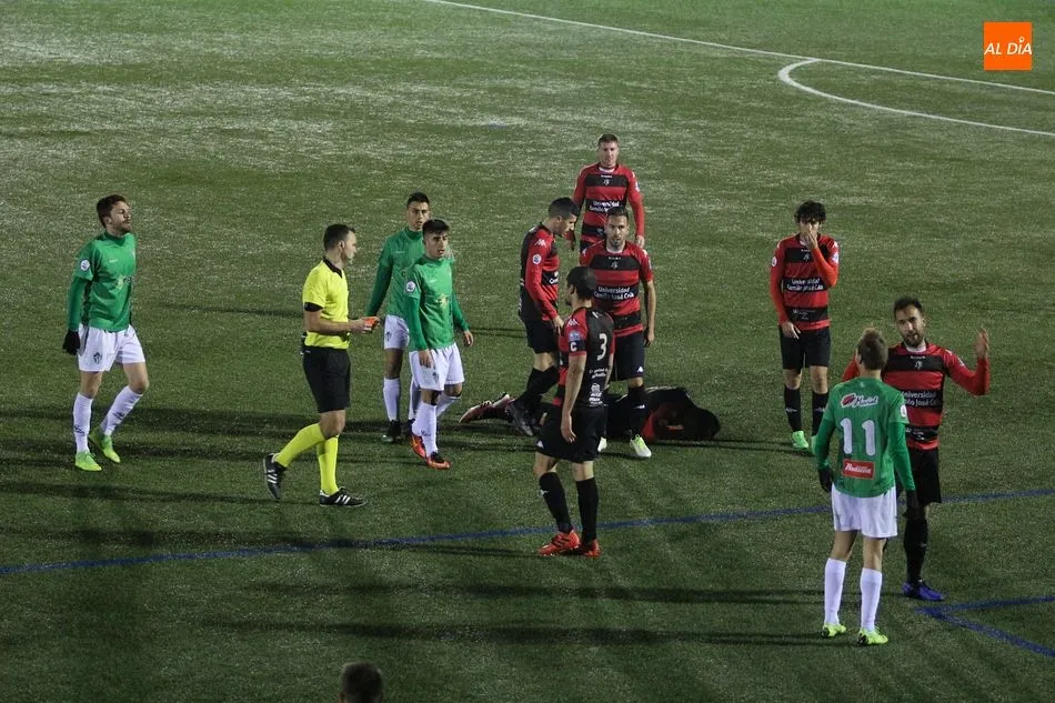 Foto 8 - Fr&iacute;o empate sin goles entre Guijuelo e Internacional de Madrid (0-0)