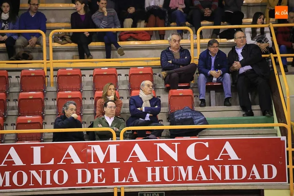 Foto 8 - Perfumer&iacute;as Avenida impone su ley ante el Valencia Basket (69-59)