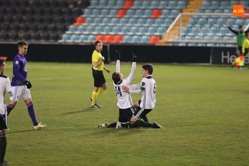 Pablo González y Amaro celebran el gol del granadino / Alberto Martín