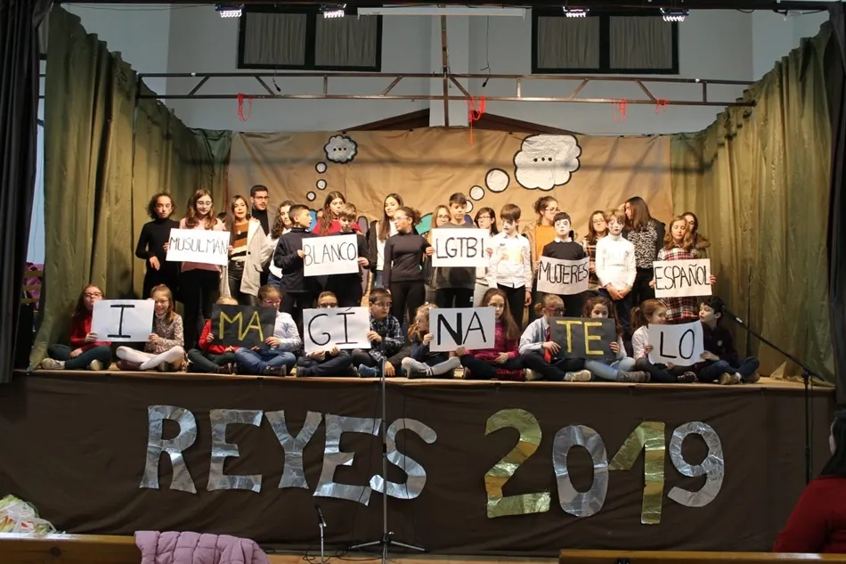 Niños y monitores en el Festival