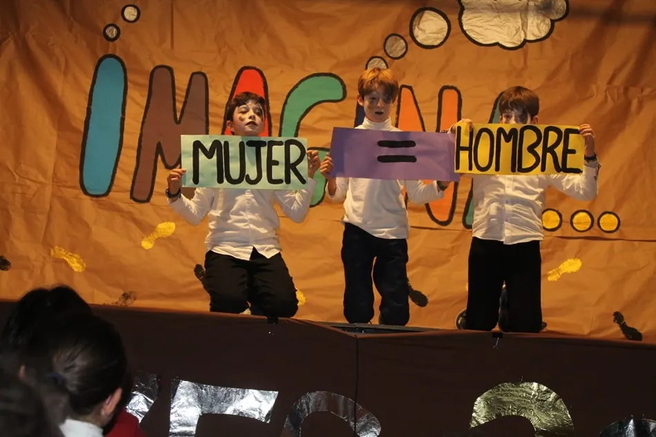 Foto 3 - Los ni&ntilde;os promueven el respeto en el Festival de Reyes