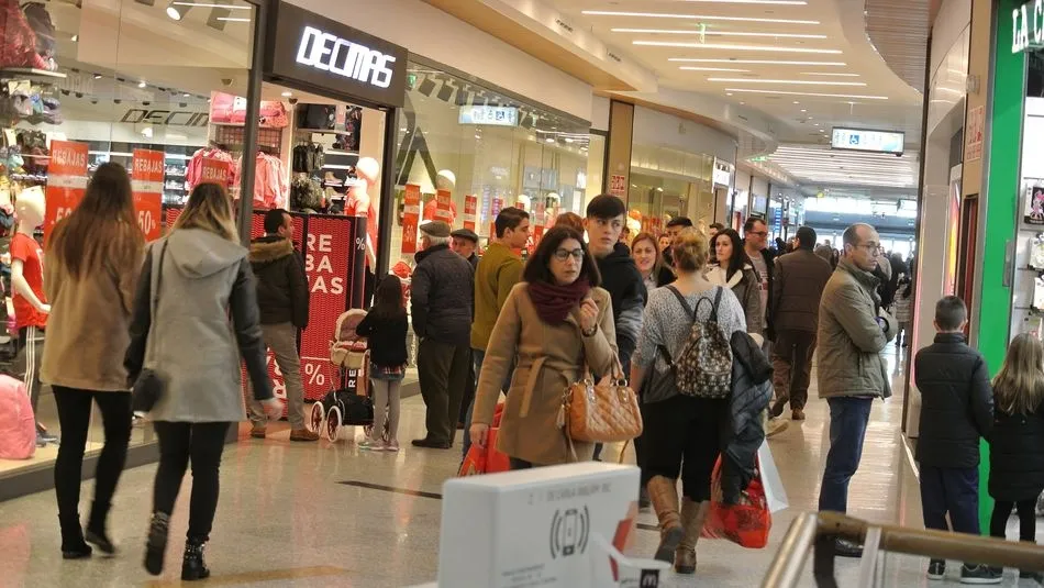 Primera jornada de rebajas en El Tormes