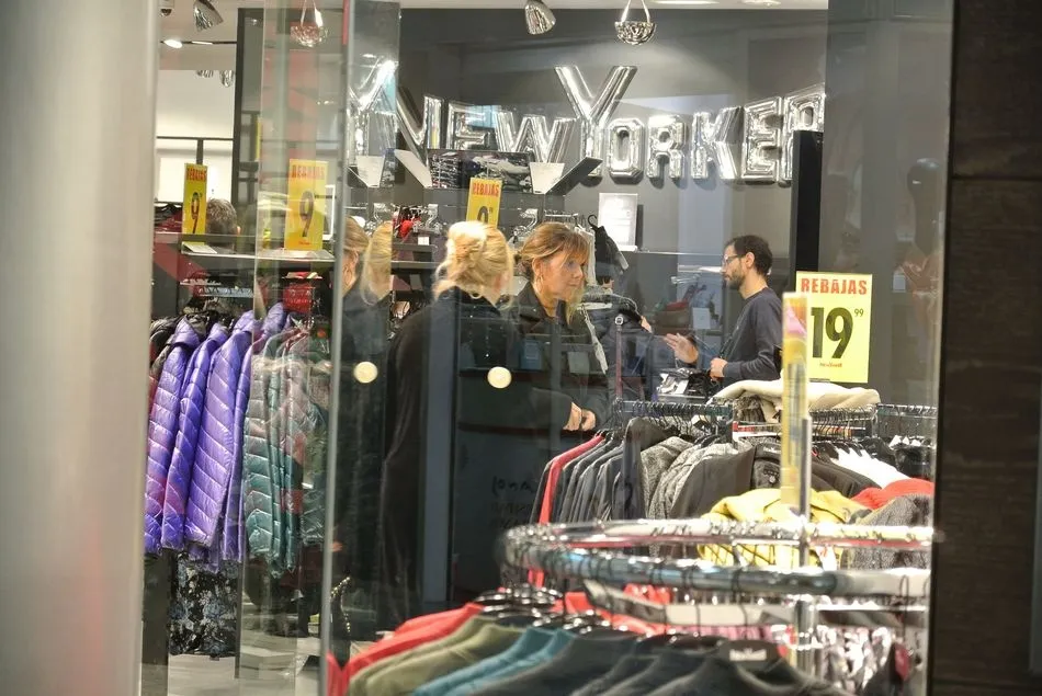 Foto 8 - Gran afluencia de p&uacute;blico en la primera jornada de rebajas del Centro Comercial El Tormes    &nbsp;  