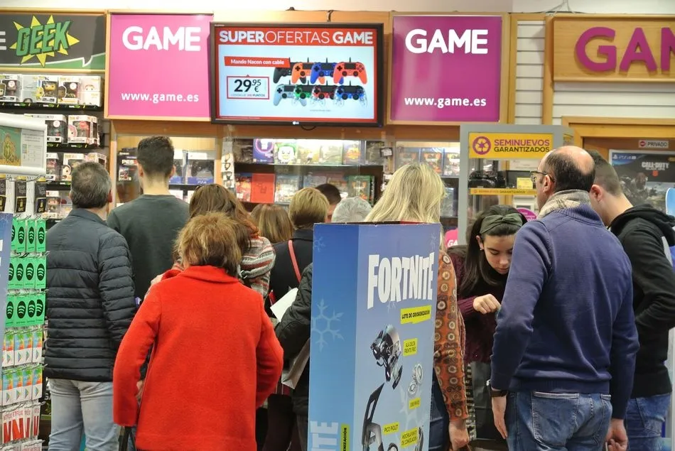 Foto 3 - Gran afluencia de p&uacute;blico en la primera jornada de rebajas del Centro Comercial El Tormes    &nbsp;  