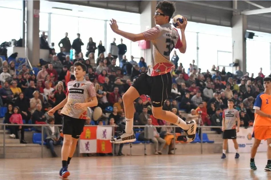 Foto 7 - La selecci&oacute;n de balonmano de Castilla y Le&oacute;n se cuelga el oro en categor&iacute;a cadete masculino  