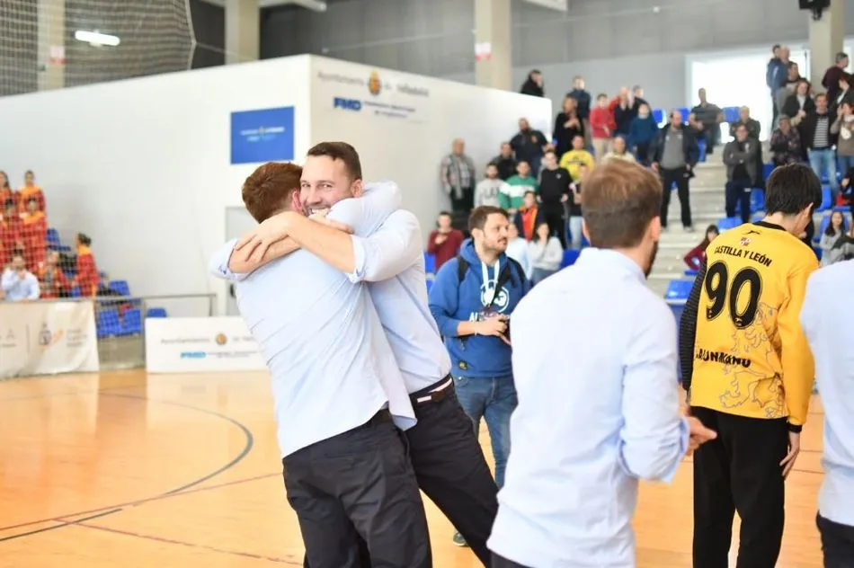Foto 6 - La selecci&oacute;n de balonmano de Castilla y Le&oacute;n se cuelga el oro en categor&iacute;a cadete masculino  