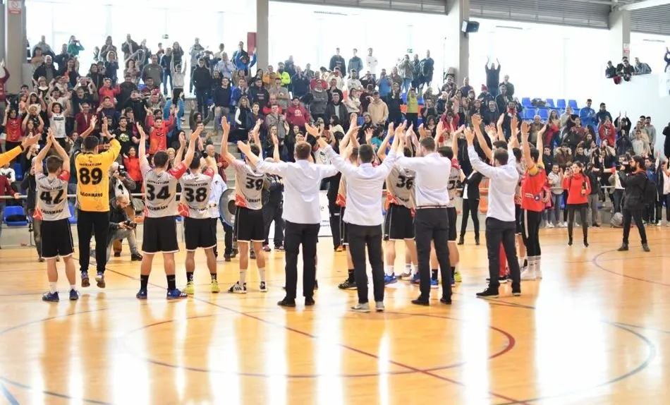 Foto 2 - La selecci&oacute;n de balonmano de Castilla y Le&oacute;n se cuelga el oro en categor&iacute;a cadete masculino  