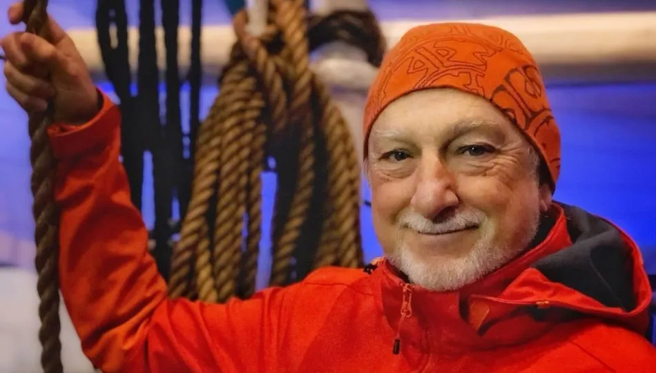 El autor de este libro, Javier Cacho, es físico, científico y escritor