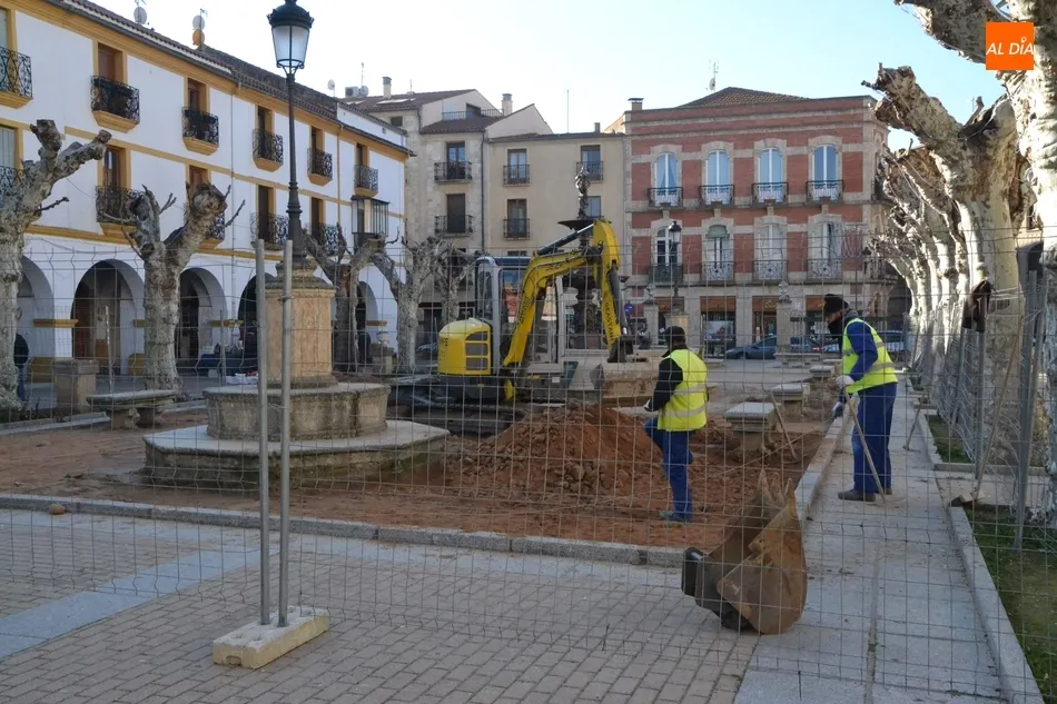 Foto 3 - En marcha la retirada de la arena de la Plazuela del Buen Alcalde  