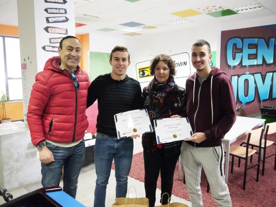Foto 5 - Entregados los premios de las actividades navide&ntilde;as del Centro Joven de Carbajosa