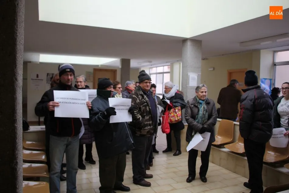 Foto 10 - &ldquo;La Zarza de Pumareda exige una atenci&oacute;n m&eacute;dica justa&rdquo;  