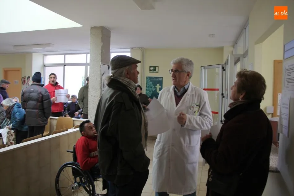 Foto 8 - &ldquo;La Zarza de Pumareda exige una atenci&oacute;n m&eacute;dica justa&rdquo;  