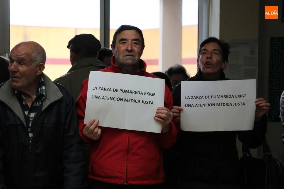 Foto 7 - &ldquo;La Zarza de Pumareda exige una atenci&oacute;n m&eacute;dica justa&rdquo;  