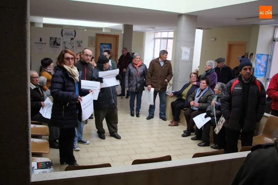 Foto 6 - &ldquo;La Zarza de Pumareda exige una atenci&oacute;n m&eacute;dica justa&rdquo;  